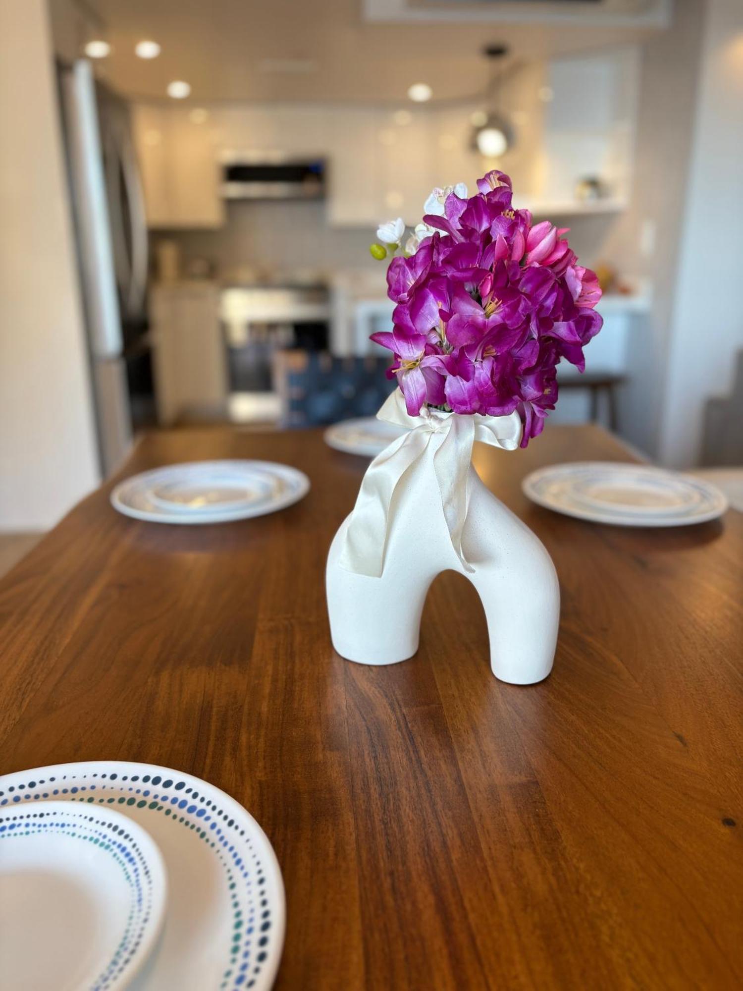 Newly Renovated Oceanview Luxe With Free Parking Apartment *